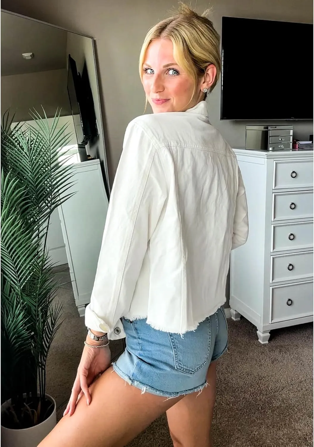 LookbookStore Jean Jackets for Women Trendy Button Down Denim Trucker Jackets Long Sleeves Frayed Hem Shacket Jacket